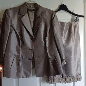Tahari Arthur S. Levine LUXE "NEW" pewter 2 pc Suit